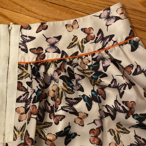 ❤️💙HOST PICK💙❤️ Ted Baker mini skirt - Ivory with butterflies. US 12 / TB4. - Picture 8 of 9